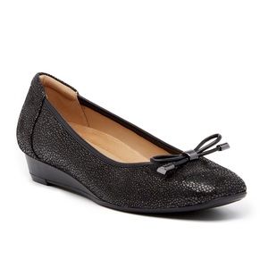 NEW $99 Naturalizer Dove Iridescent Low Wedge Sz 4